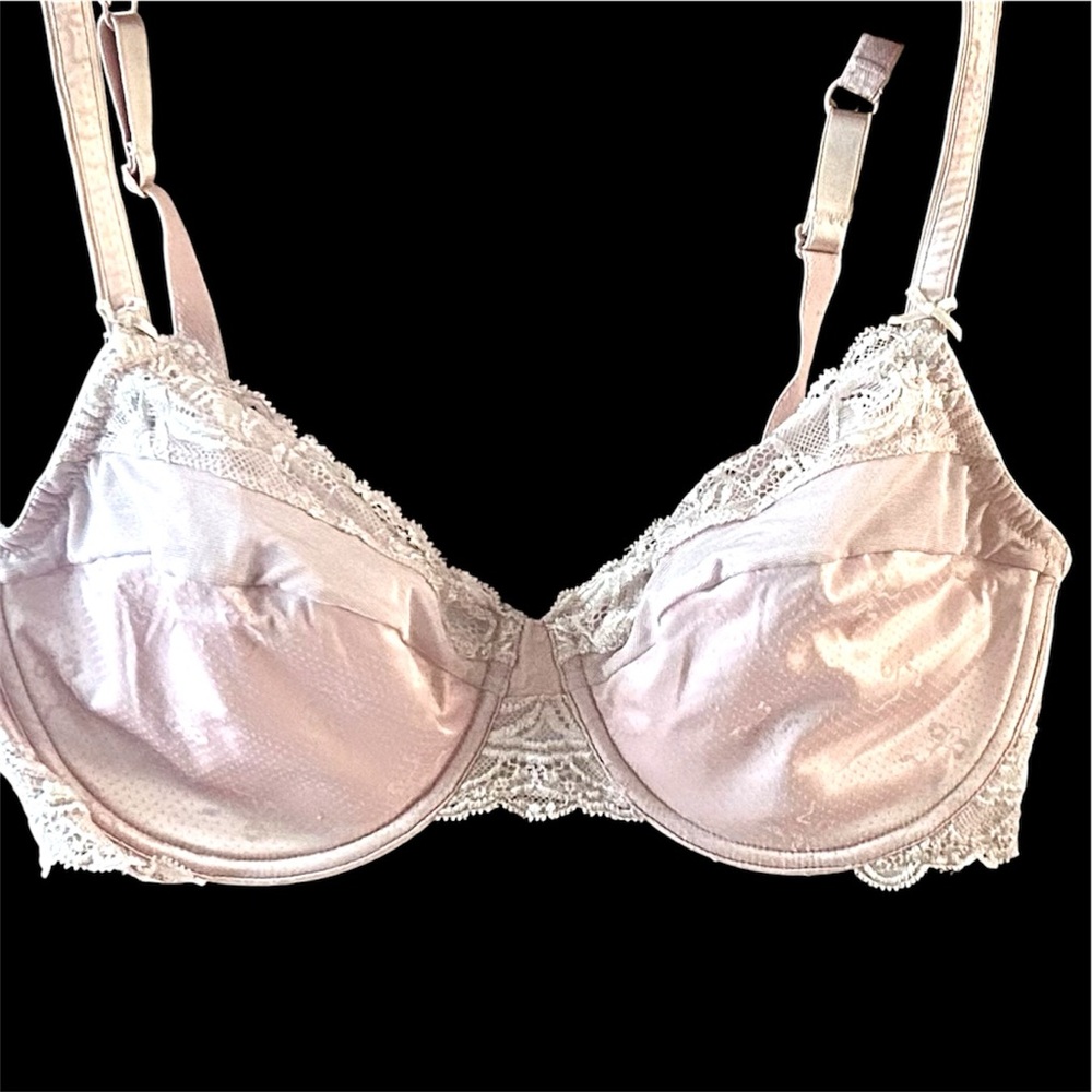 Victoria’s Secret Pink Underwire Bra. Adjustable Straps. 38D